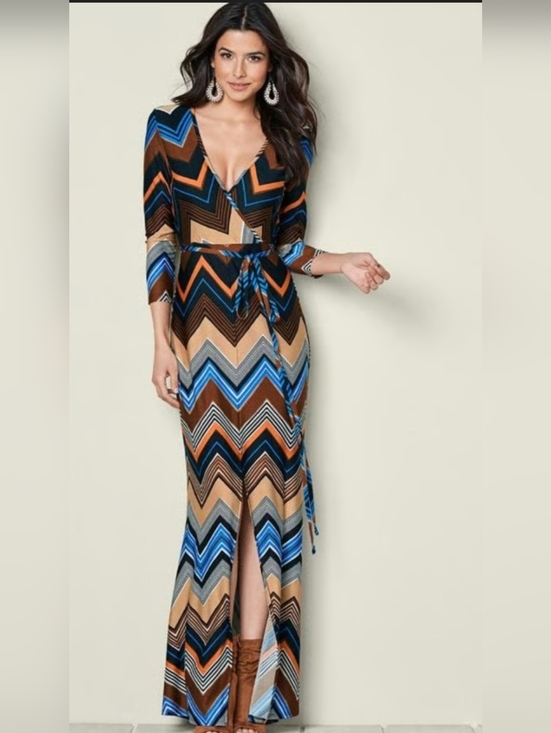 VENUS Dresses & Skirts - Venus Chevron Bodycon Belted Slit Maxi Dress